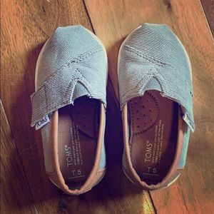 TOMS Classic Chambray Slip-On Sneaker